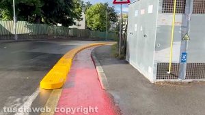 Viterbo - Cordoli della pista ciclabile in via Sabotino