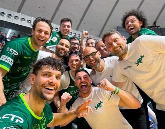 Sport - Basket - La gioia dell'Avellino dopo il successo e il passaggio in semifinale