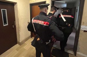 Tivoli - Carabinieri - Dieci persone arrestate per truffa