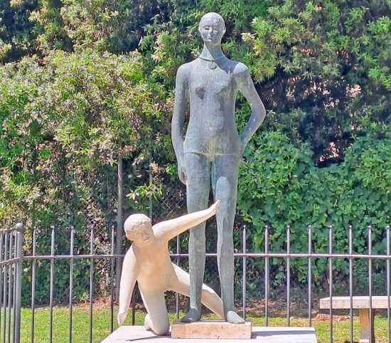 Civita Castellana - L'installazione dell'opera di Alessio Paternesi sulla Fontana delle Acque Vergini