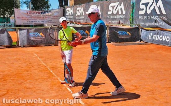 Viterbo - Emilio Sánchez con i bambini