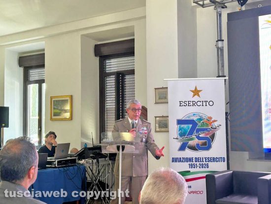 Viterbo - Aviazione dell'esercito - Il generale di divisione Salvatore Annigliato 