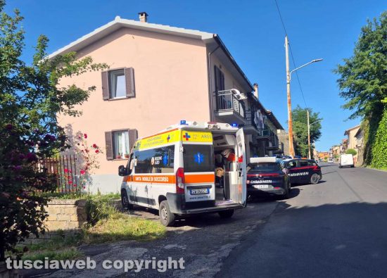 Montefiascone - Carabinieri e 118 in via delle Mosse