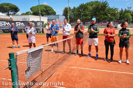Viterbo - Lo staff della Emilio Sánchez Academy e quello del Tennis club Viterbo