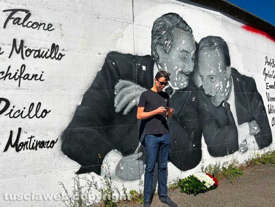 Viterbo - Commemorazione Falcone e Borsellino davanti al murale