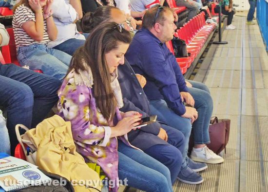 Viterbo - La sindaca Frontini in tribuna alla piscina comunale