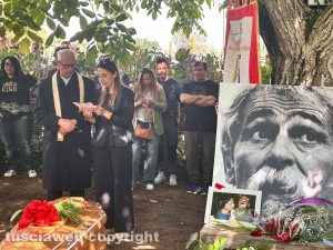 Viterbo - Il funerale di Vito Ferrante - La figlia Antonella