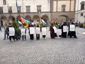 Flash Mob - Festa della mamma: un omaggio alle madri palestinesi, libanesi e iraniane