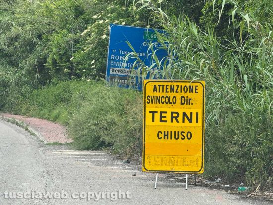 Viterbo - Svincolo chiuso in strada Terme, direzione Orte