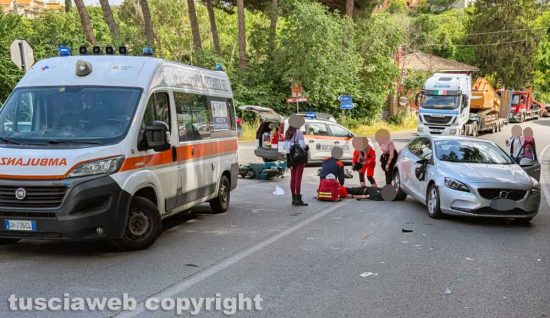 Vetralla - Scontro auto-motorino sulla Cassia
