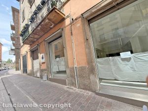 Viterbo - Petit Bateau lascia via Matteotti, il centro storico perde un altro negozio