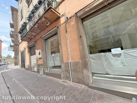 Viterbo - Petit Bateau lascia via Matteotti, il centro storico perde un altro negozio