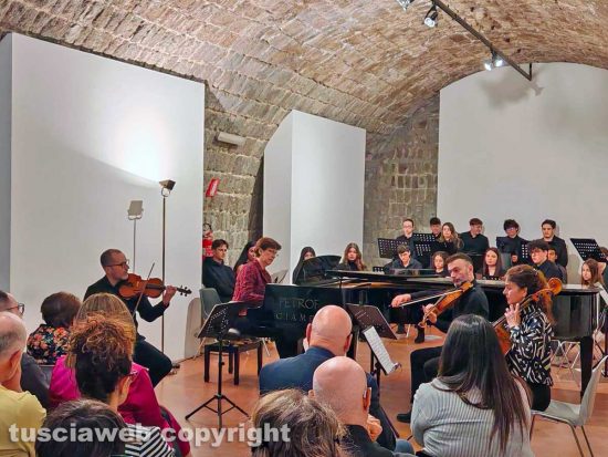 Viterbo - Il concerto musicale del liceo Santa Rosa