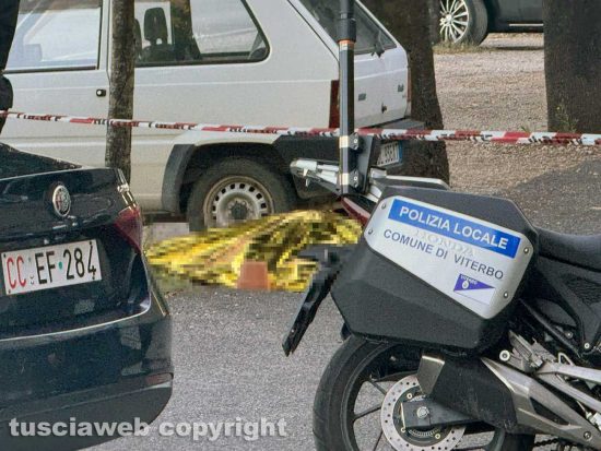Viterbo - Si uccide con un colpo di pistola davanti al cimiteroViterbo - Si uccide con un colpo di pistola davanti al cimitero
