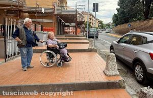 Viterbo - Via della Pila - Lorenza Bentivoglio in carrozzina
