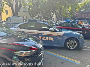 Viterbo - Polizia e carabinieri in viale Trento