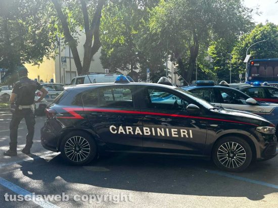 Viterbo - Polizia, polizia locale e carabinieri in viale Trento
