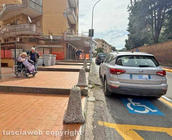 Viterbo - Via della Pila - Lorenza Bentivoglio in carrozzina
