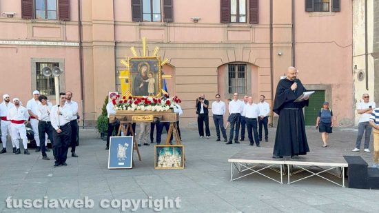 Viterbo - Il trasporto dell'immagine della Madonna Liberatrice con un baldacchino