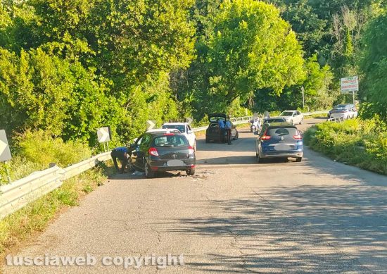Viterbo - Scontro sulla Cassia Sud - I carabinieri sul posto