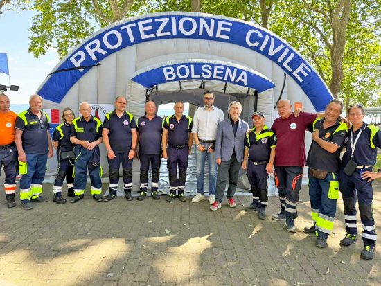 Bolsena - Battistoni con i volontari della protezione civile