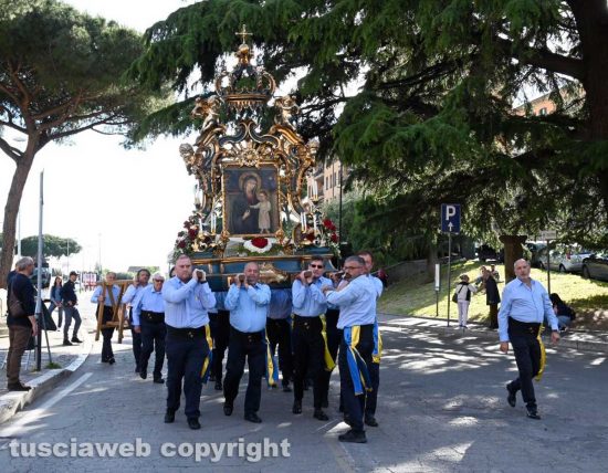 A destra Marco Mandola, rappresentante dei portatori della macchina di Maria Santissima Liberatrice
