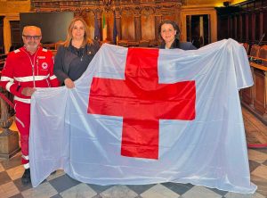 Viterbo - La bandiera della Croce rossa italiana in comune
