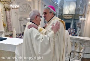 Civita Castellana - La diocesi saluta il nuovo vescovo di Pistoia e Pescia Augusto Mascagna - L'abbraccio con Marco Salvi