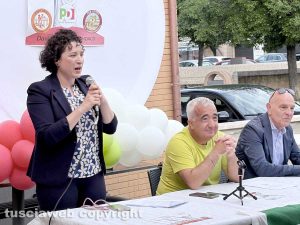 Civita Castellana - La segretaria del Partito democratico Nicoletta Tomei presenta la lista che sostiene la candidatura di Danilo Corazza