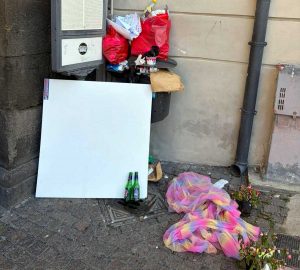 Viterbo - Rifiuti a piazza del Comune
