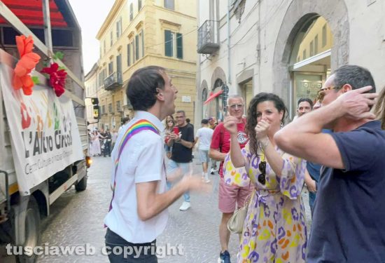Viterbo - Il TusciaPride 2026 - La sindaca Chiara Frontini al corso con Mirko Giuggiolini