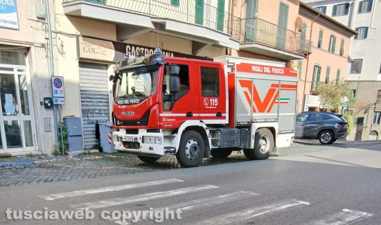 Montefiascone - Cortocircuito in un'abitazione in via Dante Alighieri - L'intervento dei vigili del fuoco