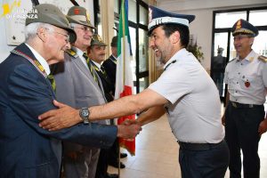Guardia di finanza - La visita del comandante regionale La Malfa