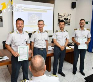 Guardia di finanza - La visita del comandante regionale La Malfa