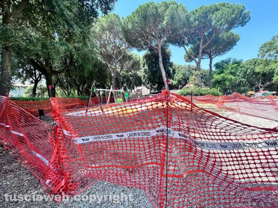 Pratogiardino Lucio Battisti nel più completo abbandono