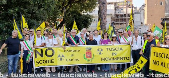 Roma - La manifestazione “Il Tevere non accetta scorie” - La Tuscia porta la protesta nel cuore della capitale