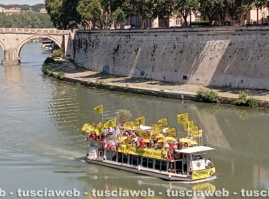 Roma - La manifestazione “Il Tevere non accetta scorie” - La Tuscia porta la protesta nel cuore della capitale