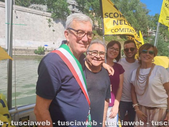 Roma - La manifestazione “Il Tevere non accetta scorie” - La Tuscia porta la protesta nel cuore della capitale