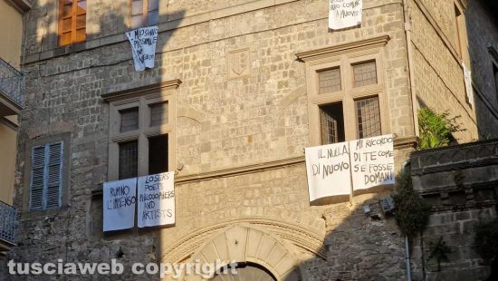 Viterbo - Mantegazza porta le sue “Parole Sputate” al palazzetto Mazzatosta