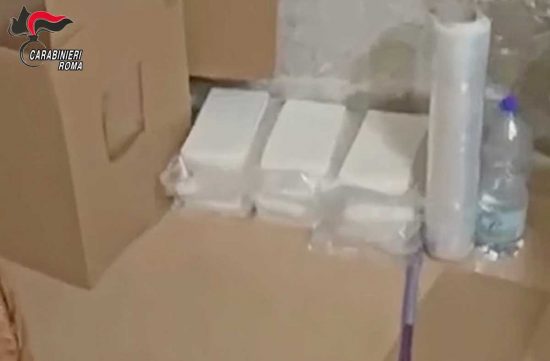 La raffineria di droga scoperta dai carabinieri