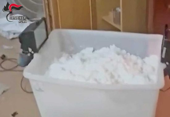 La raffineria di droga scoperta dai carabinieri