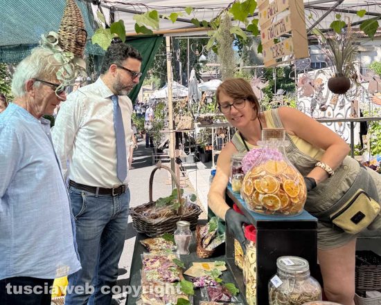 Bolsena - Festa delle Ortensie, partenza con il pienone