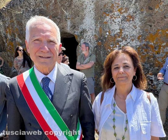 Il sindaco Sandrino Aquilani e la funzionaria della soprintendenza Beatrice Casocavallo