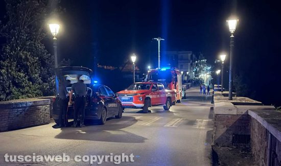 Civita Castellana - Giovane precipita da Ponte Clementino e muore - L'intervento dei vigili del fuoco