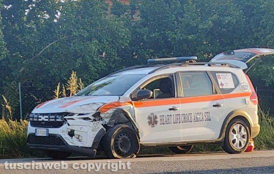 Scontro sulla Cassia tra Capranica e Vetralla, coinvolta anche un’auto medica