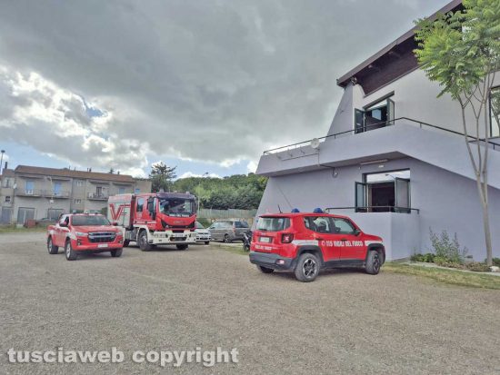 Montefiascone - Una persona si sente soffocare e finisce in ospedale, palazzetto dello sport evacuato - I vigili del fuoco