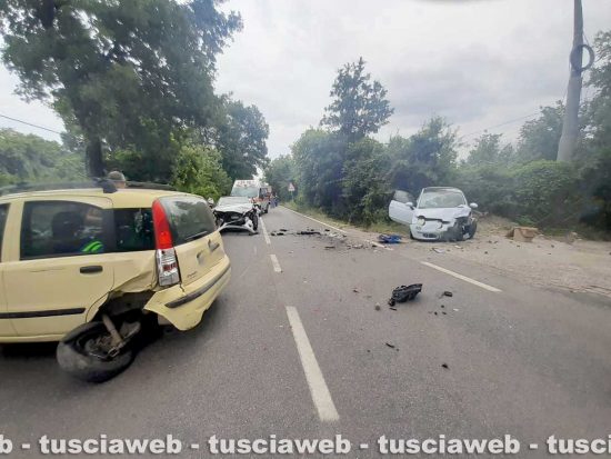 Fabrica di Roma - Schianto sulla Falerina, tre auto distrutte e un ferito