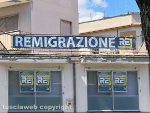 Viterbo - Piazzale Gramsci - Lo striscione Remigrazione