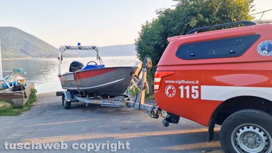 Lago di Vico - Continuano le ricerche di Luigi Cavallari marito della ministra Eugenia Roccella - I vigili del fuoco