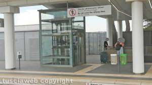 Tarquinia – Resta bloccato nell’ascensore della stazione ferroviaria